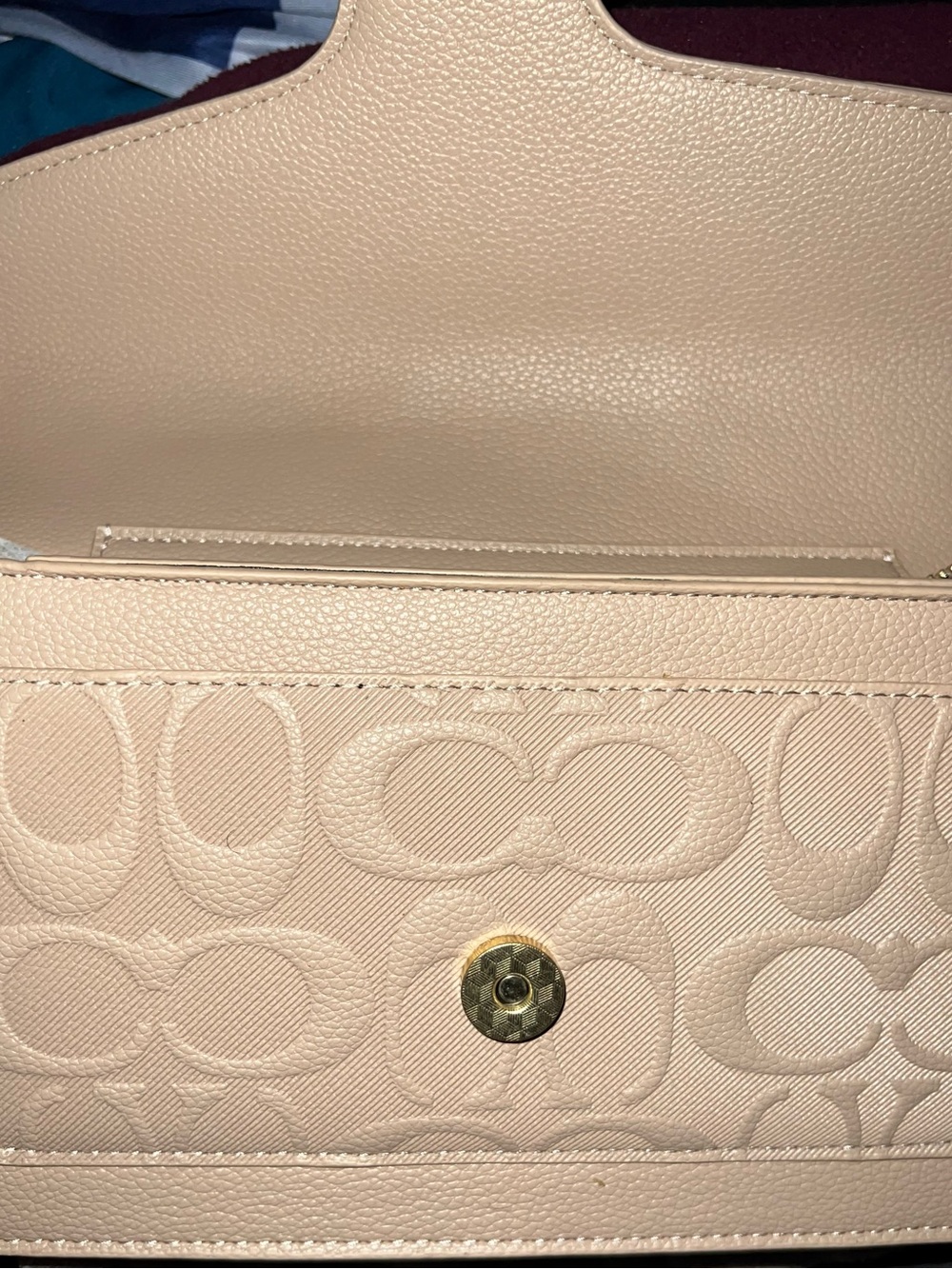 Pebbled Leather Signature C Shoulder Bag in Beige - Picture 4 of 7